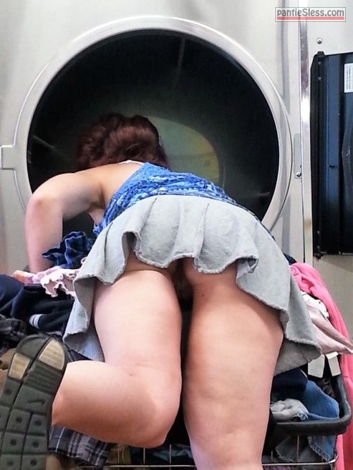 Voyeur caught pantyless milf at laundromat