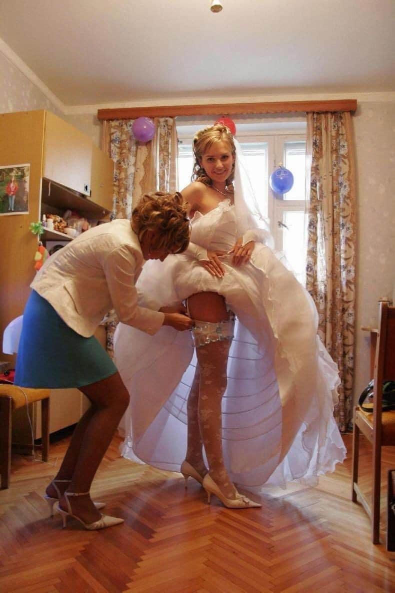 the brides skirt is pulled up Accidental flash pics, Ass flash pics, Blonde pics, Hotwife pics, Upskirt pics Pantiesless pic